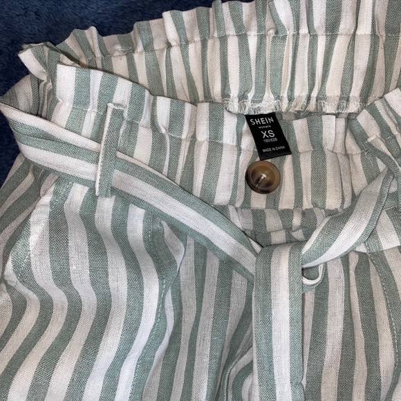 Stretchy stripped skirt - Picture 2 of 3